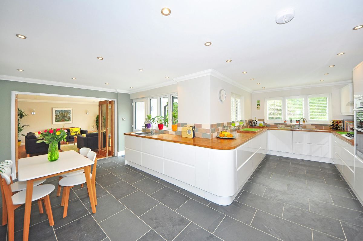tile-fitting
