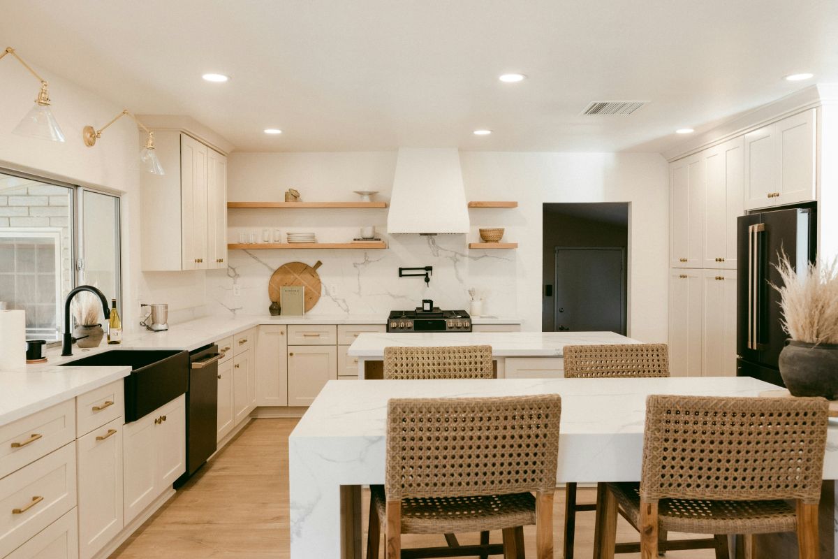 tile fitting contractors